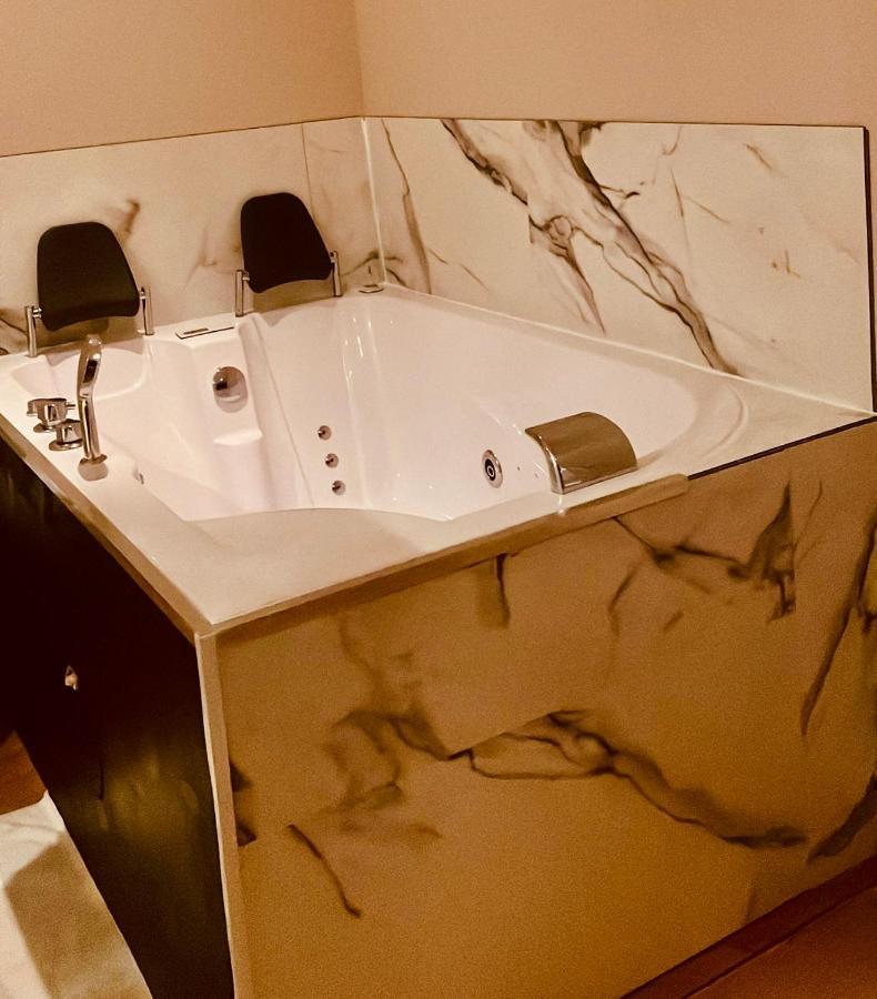 Jacuzzi Love Room Paris Eksteriør billede